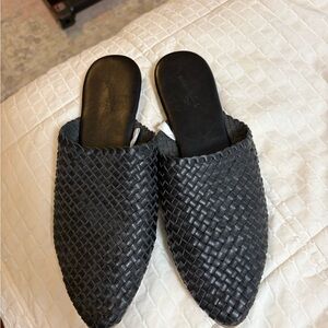 Universal Thread Black Woven Flats